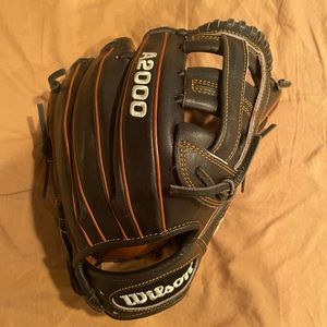 Wilson A2000 11.5 infielder baseball glove RHT